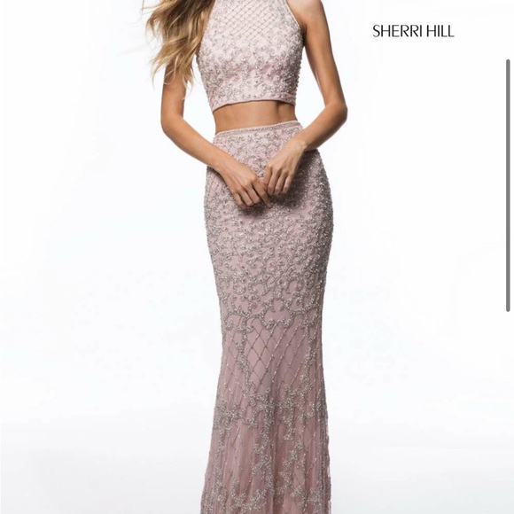 Elegant Cream Halter Dress - Picture 3 of 11